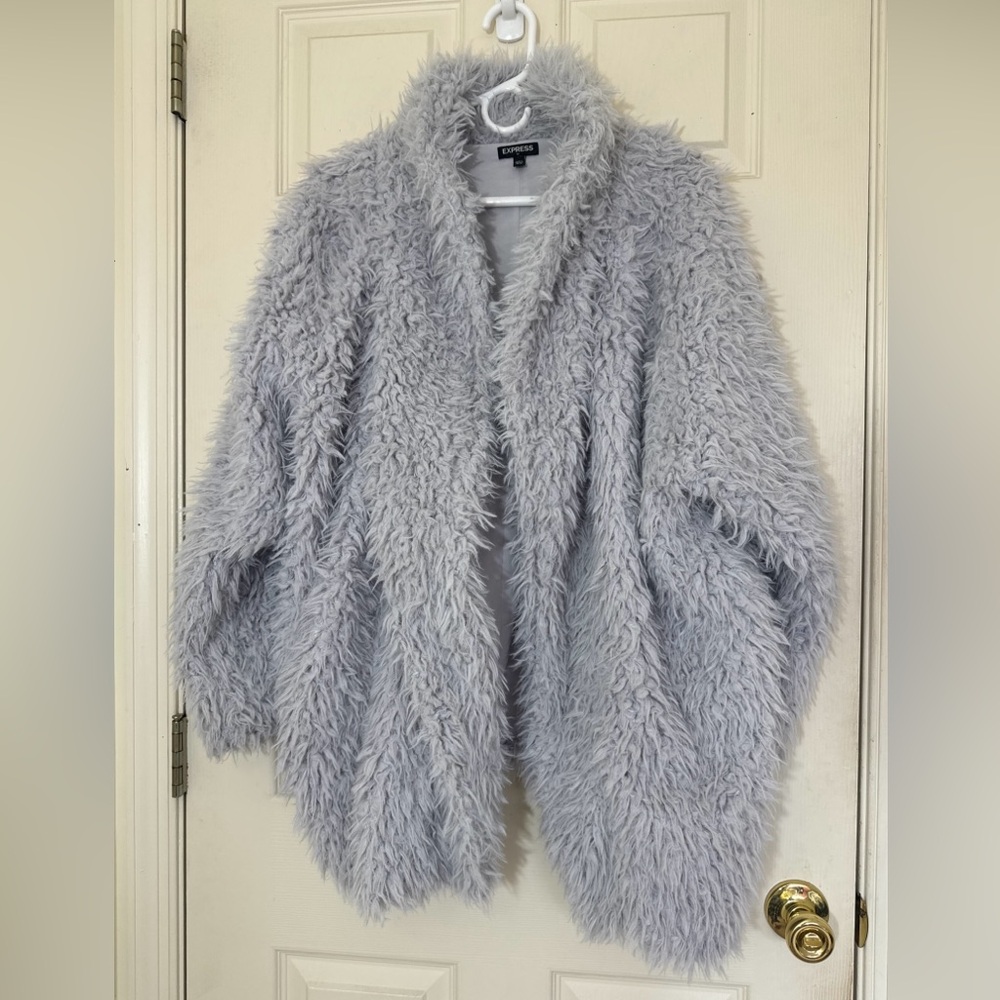 EXPRESS Women’s Gray Faux Fur Jacket Size M / L Excellent Condition Open Front